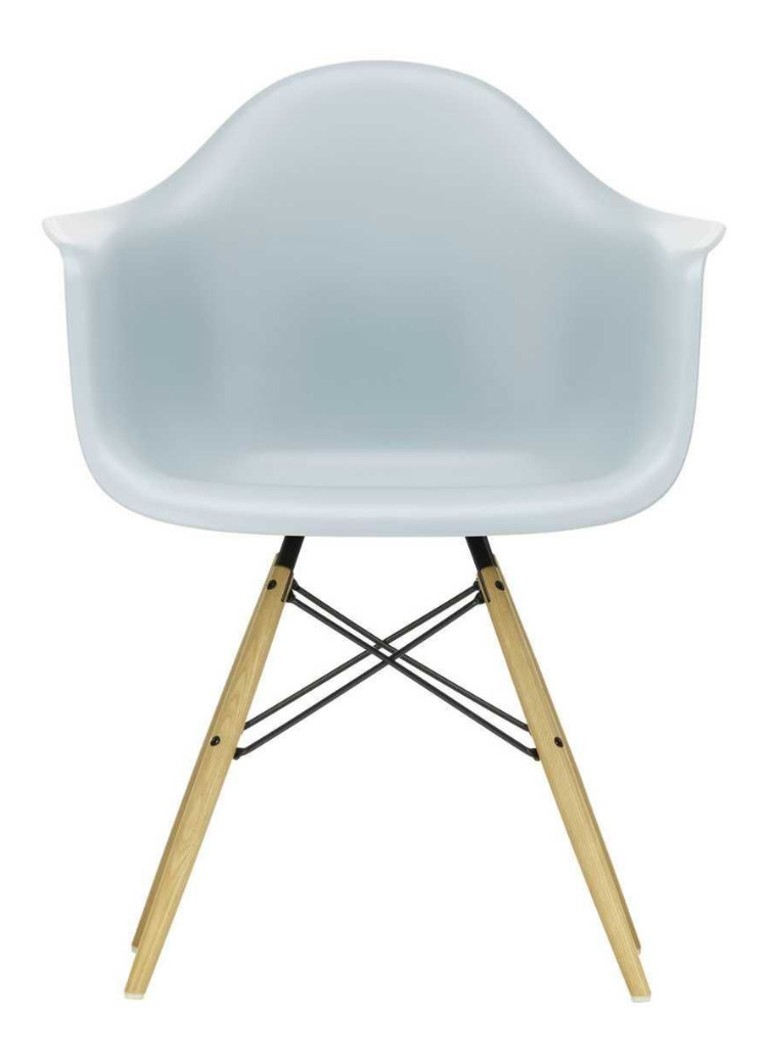 Vitra Eames DAW stoel met geelachtig esdoorn onderstel Lichtblauw