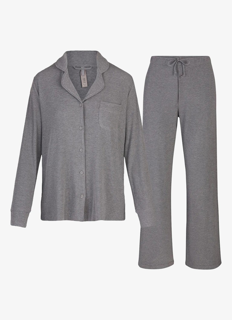 SKIMS Dames Soft Lounge pyjamaset met borstzak en ribstructuur in de kleur Grijsmele, maat: S
