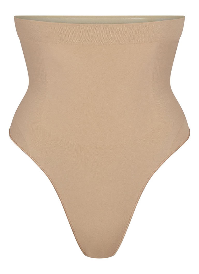 SKIMS Dames Seamless Sculpt high waisted corrigerende string in de kleur Beige, maat: 4XL