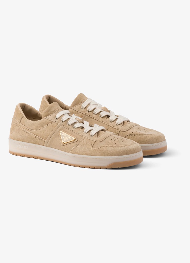 Prada Heren Downtown sneaker van suède met logo in de kleur Beige