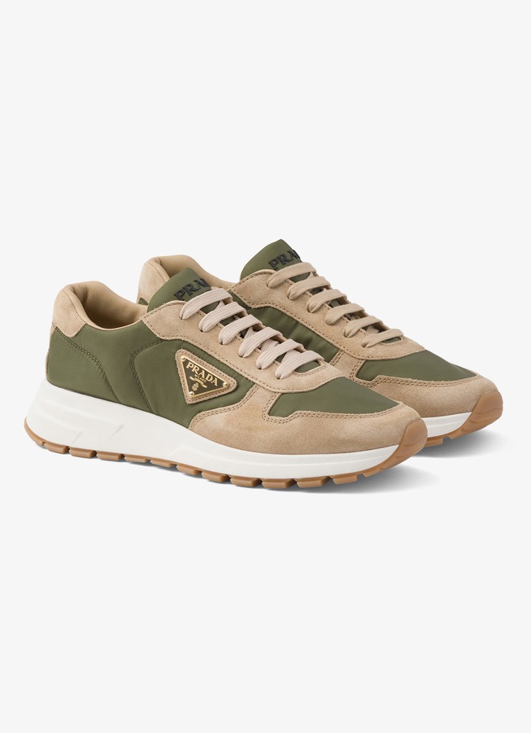 Prada Heren Prax 01 Re-Nylon sneaker met suède details in de kleur Beige