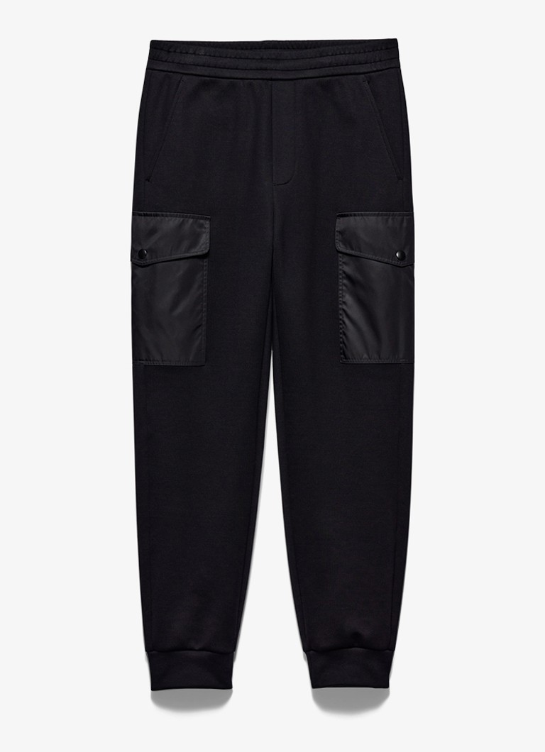 Prada Heren Re-Nylon tapered fit joggingbroek met klepzakken in de kleur Zwart