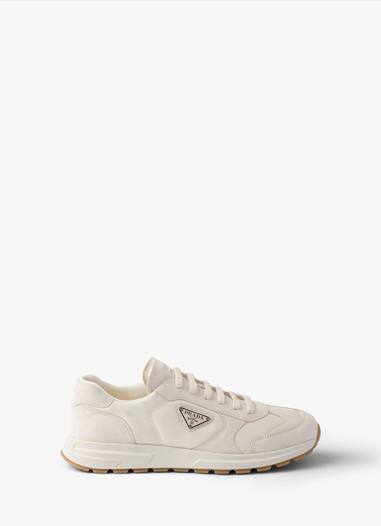 Prada Heren Prax Re-Nylon sneaker met suède details in de kleur Gebroken wit