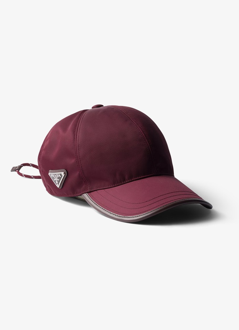 Prada Heren Re-Nylon pet met leren details en trekkoord in de kleur Bordeauxrood