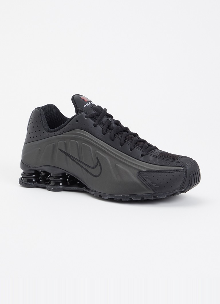 Nike Heren Shox R4 sneaker met mesh details in de kleur Zwart, maat: 45