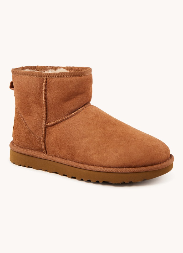 UGG Dames Classic Mini enkellaarsje van suède in de kleur Cognac, maat: 39