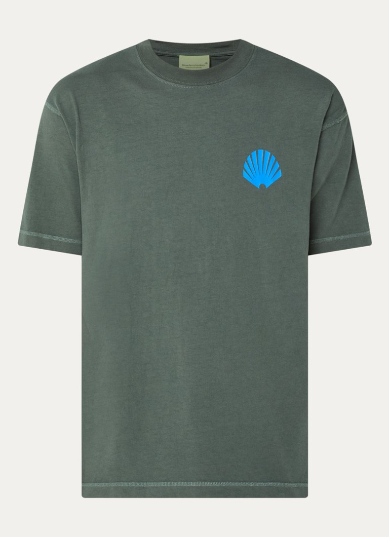 New Amsterdam Surf Association Heren T-shirt met logo- en backprint in de kleur Olijfgroen, maat: XL