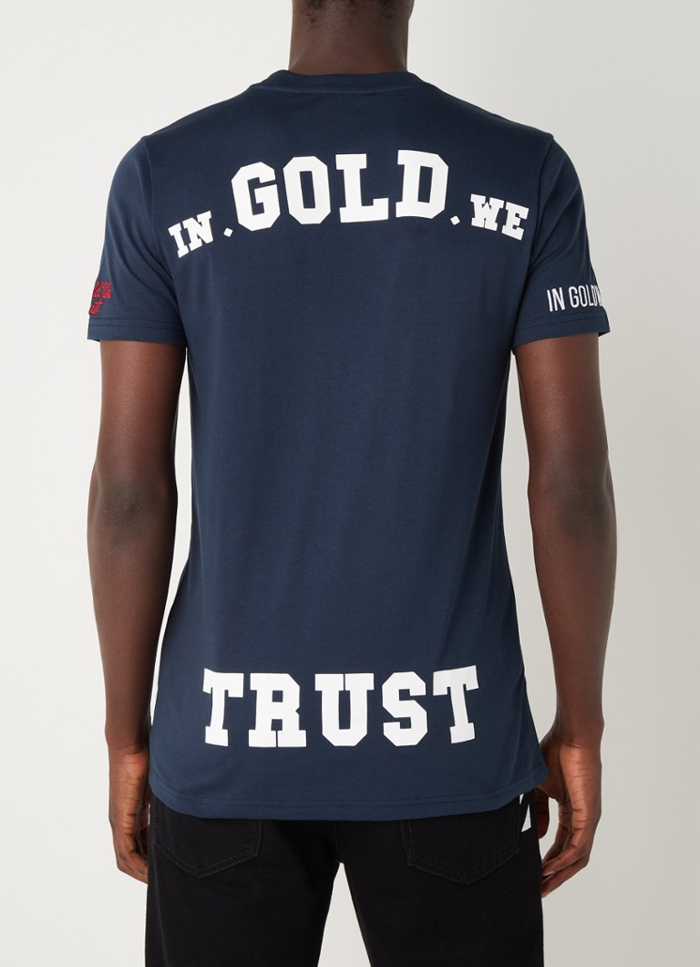 strijd In hoeveelheid willekeurig In Gold We Trust The Pusha T-shirt van biologisch katoen met front- en  backprint • Donkerblauw • de Bijenkorf