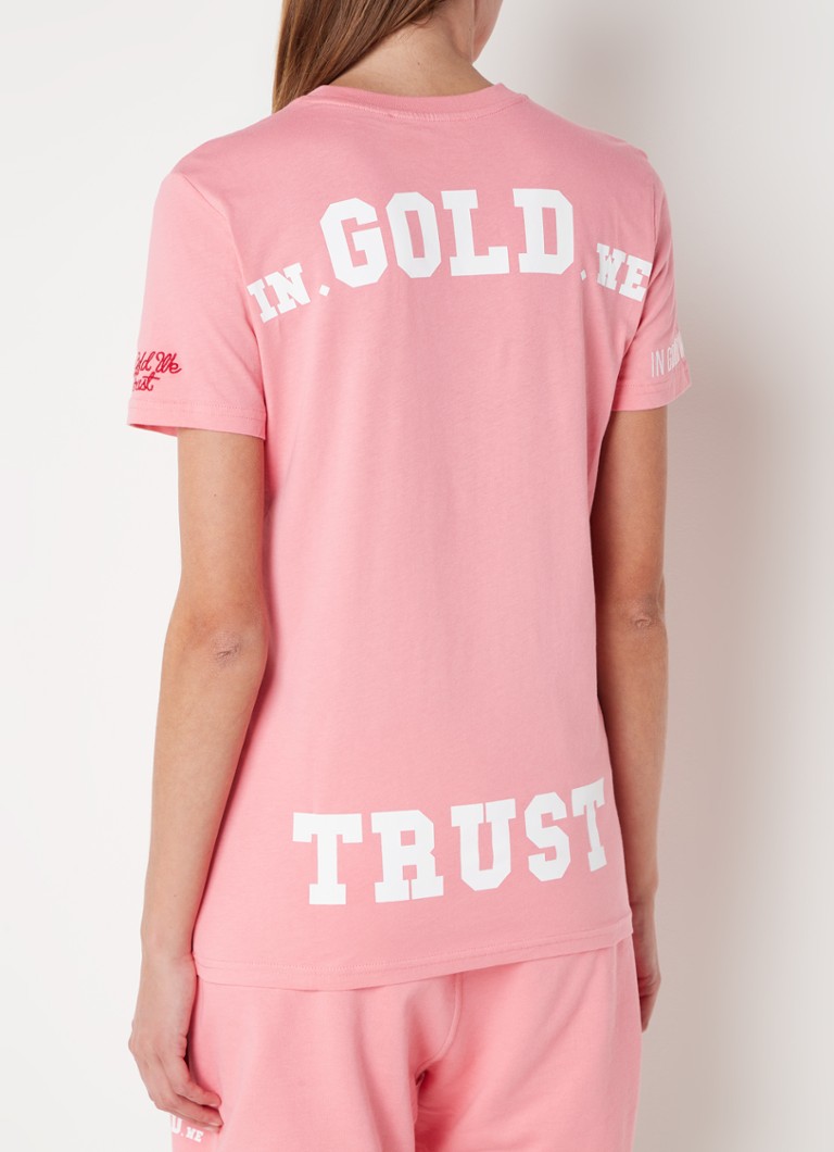 masker Boos worden Tegenstrijdigheid In Gold We Trust The Pusha T-shirt van biologisch katoen • Roze • de Bijenkorf masker Boos worden Tegenstrijdigheid In Gold We Trust The Pusha T-shirt van biologisch katoen • Roze • de Bijenkorf