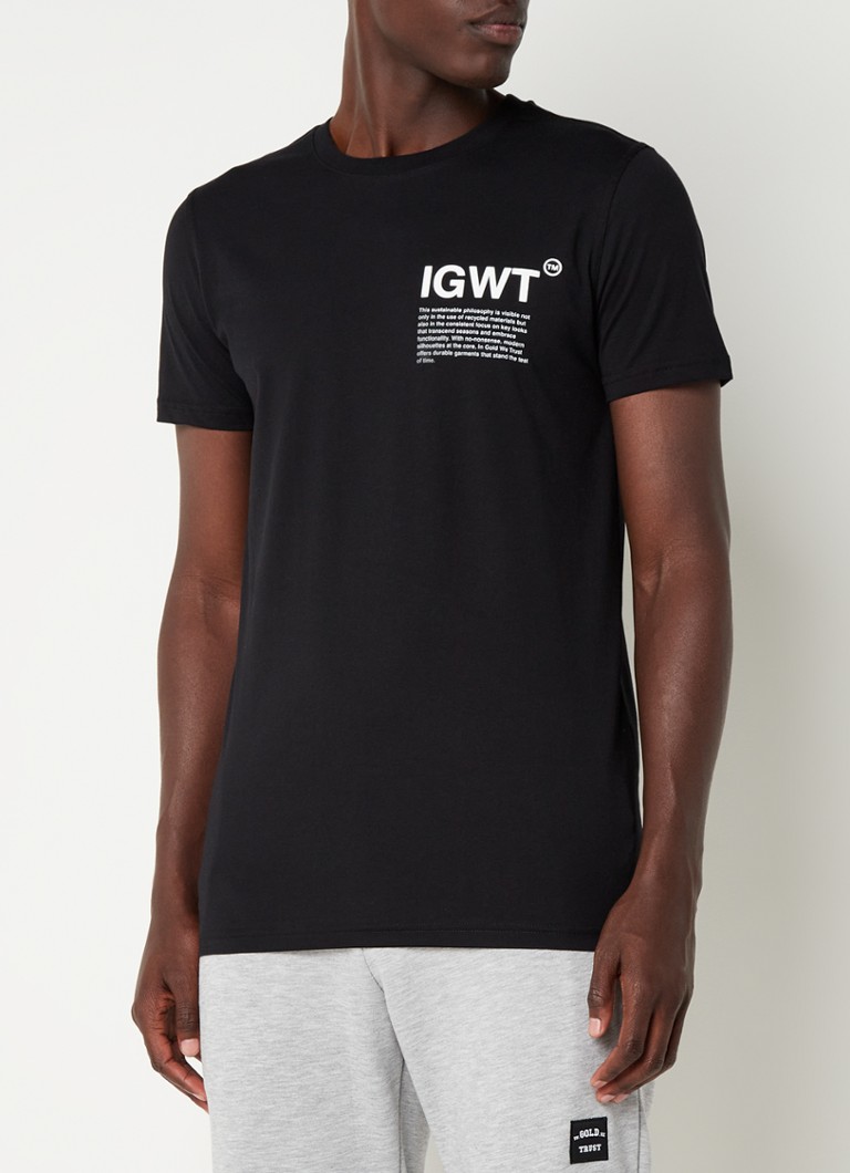 afstand tijdschrift Verlichten In Gold We Trust The Youth T-shirt van biologisch katoen met logoprint • Zwart • de Bijenkorf afstand tijdschrift Verlichten In Gold We Trust The Youth T-shirt van biologisch katoen met logoprint • Zwart • de Bijenkorf