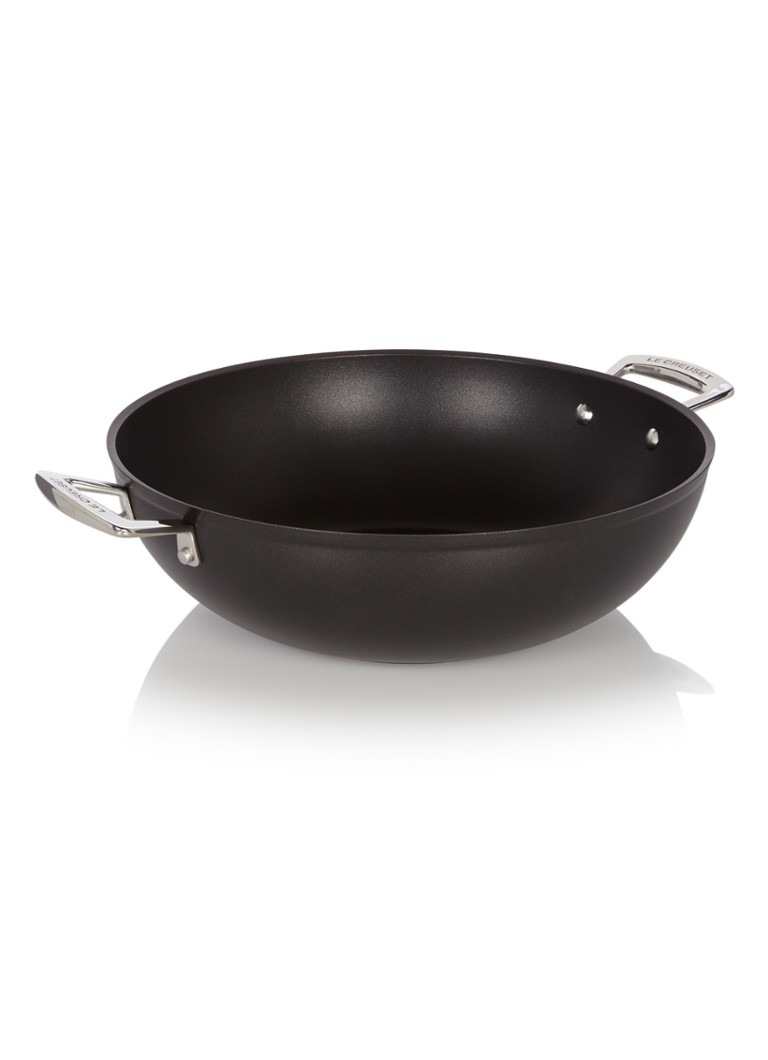 https://cdn-1.debijenkorf.nl/web_detail/le-creuset-les-forgees-wokpan-32-cm/?reference=000/260/0002609037600000_pro_flt_frt_01_1108_1528_1815169.jpg