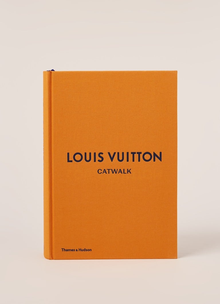 LOUIS VUITTON CATWALK - The Complete Fashion Collections • Oranje • de  Bijenkorf