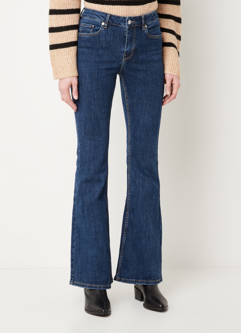 Mango Flare mid waist flared fit jeans met donkere wassing • Indigo