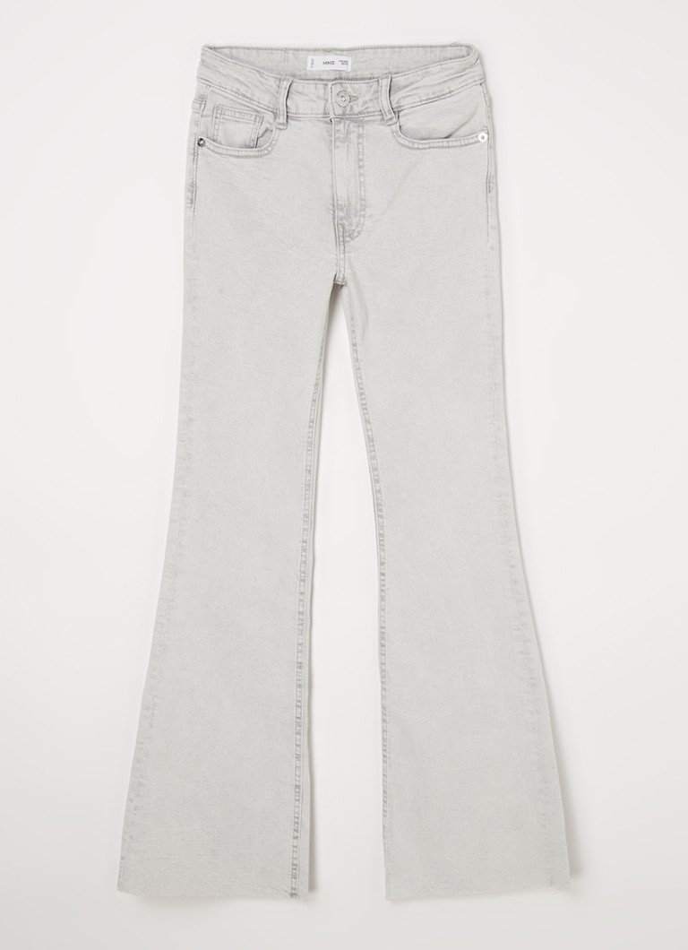 MANGO - Flared fit jeans met gerafelde zoom - Lichtgrijs