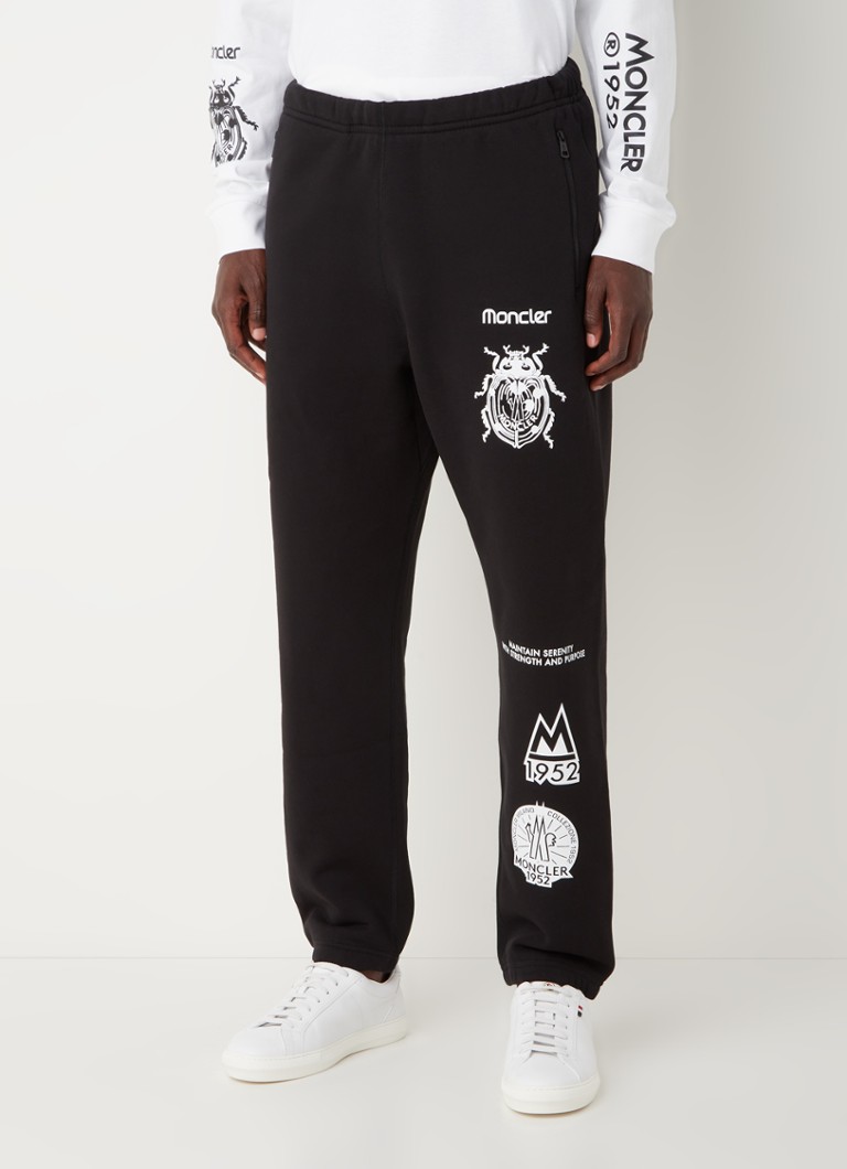 Moncler - Tapered fit joggingbroek met logoprint en ritszakken - Zwart
