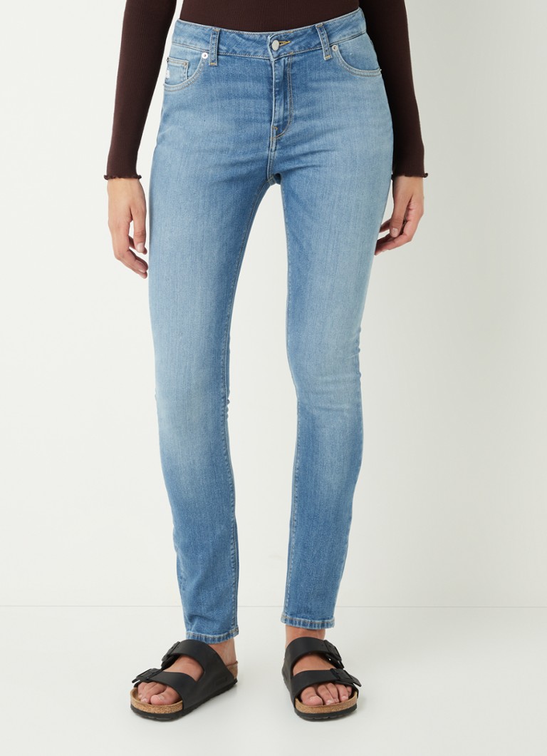 Mid waist slim fit jeans met lichte wassing De Bijenkorf Dames Kleding Broeken & Jeans Jeans Slim Jeans 