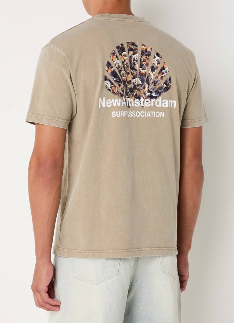 New Amsterdam Surf Association - Seal T-shirt met logo- en backprint - Khaki