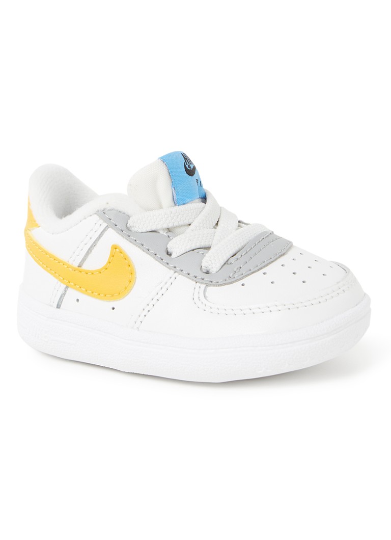 schommel Achteruit veelbelovend Nike Air Force 1 babyschoentje met logo • Wit • de Bijenkorf