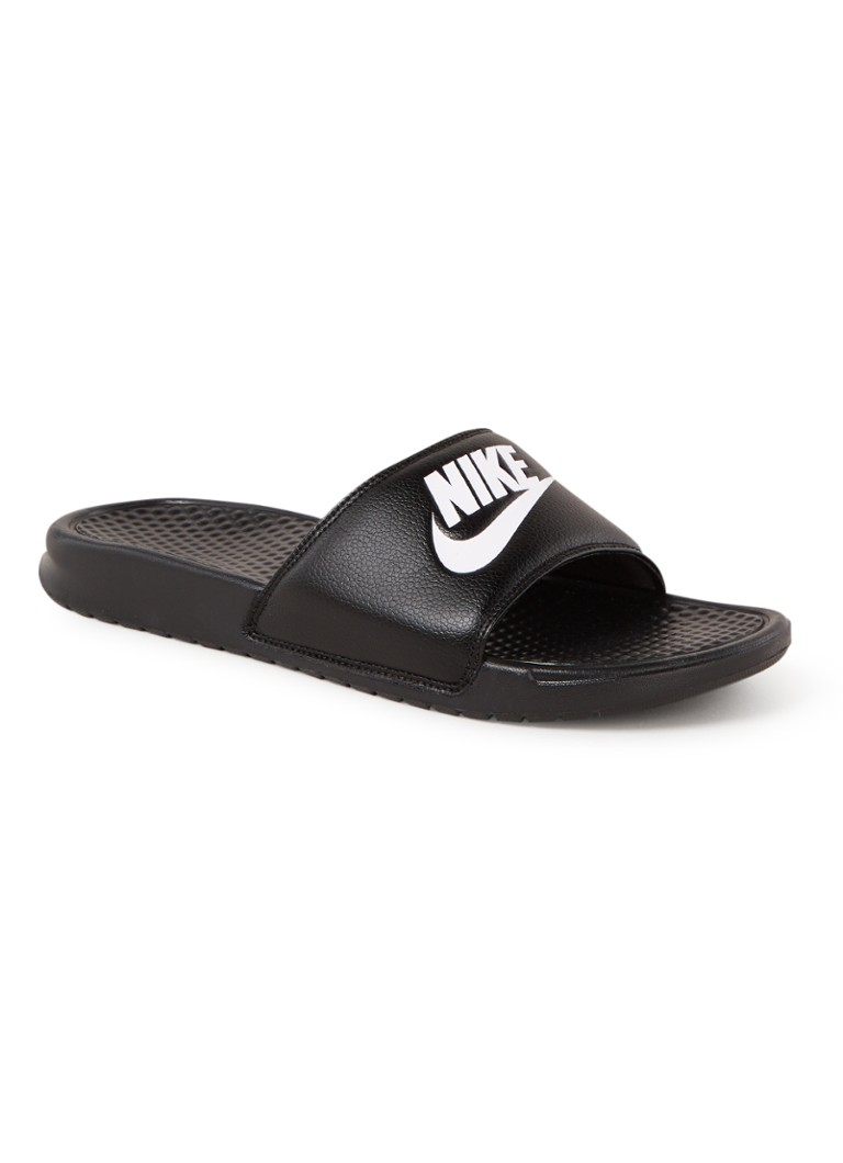 Nike - Benassi badslipper met logo - Zwart