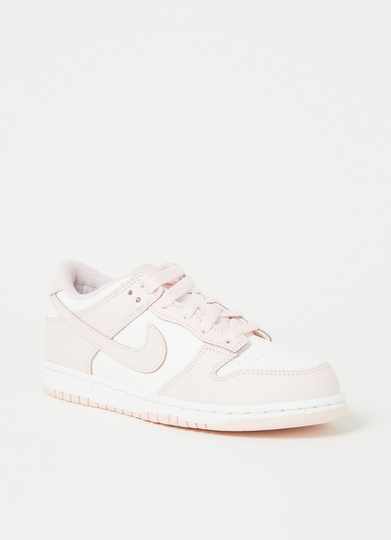 Beschietingen Aanhoudend tunnel Nike Dunk Low sneaker van leer • Lichtroze • de Bijenkorf