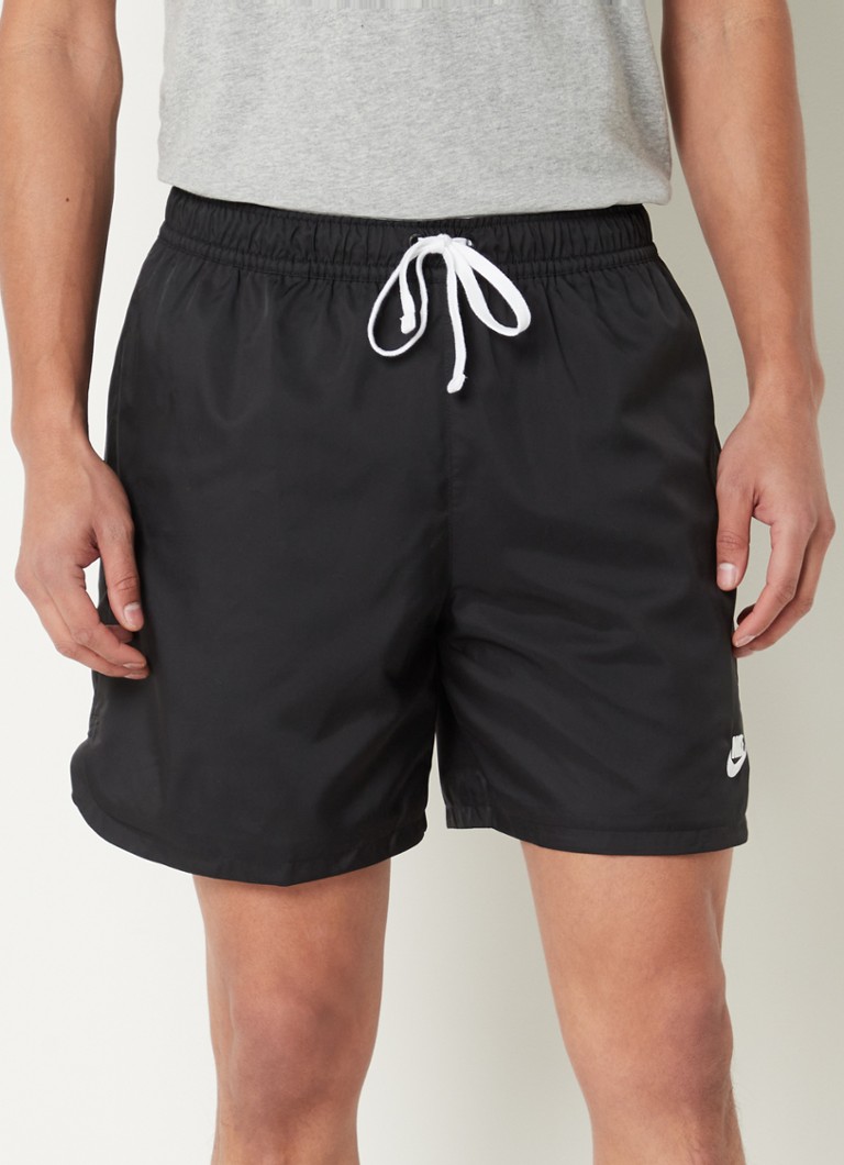 Nike - Sport Essentials straight fit trainingsshort met logo en steekzakken - Zwart