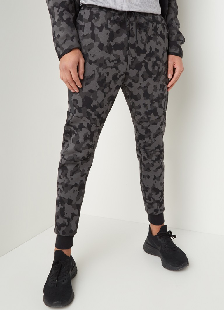 kwartaal extase Correspondent Nike Tech fleece joggingbroek met camouflageprint • Legergroen • de  Bijenkorf