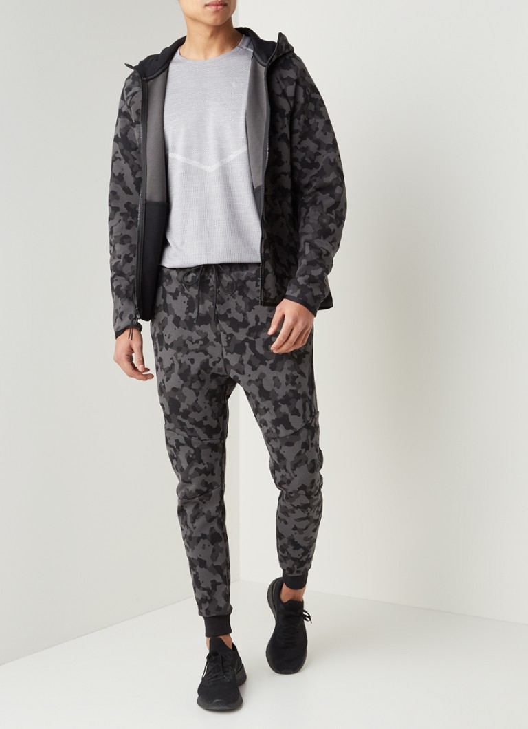 kwartaal extase Correspondent Nike Tech fleece joggingbroek met camouflageprint • Legergroen • de  Bijenkorf