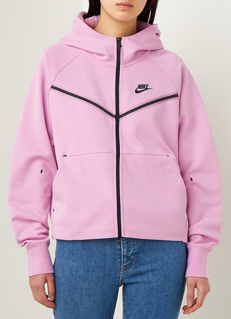 licht roze nike tech fleece