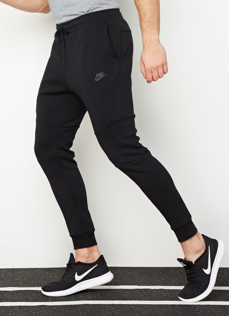 voordeel stijl Martelaar Nike TechFleece trainingsbroek • Zwart • de Bijenkorf