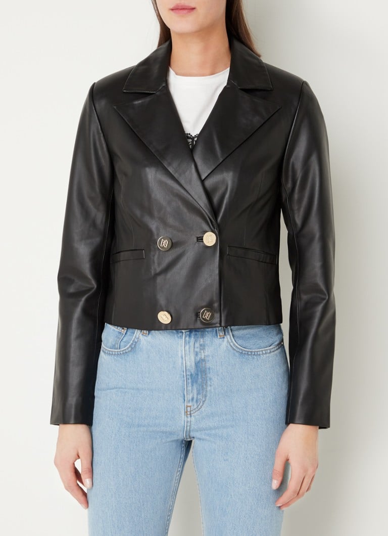 NIKKIE Zaza cropped double-breasted blazer van imitatieleer • Zwart ...