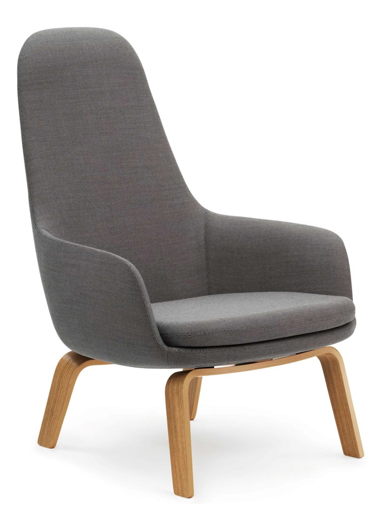 Normann Copenhagen - Era Lounge Chair High loungestoel met eiken onderstel - Donkergrijs