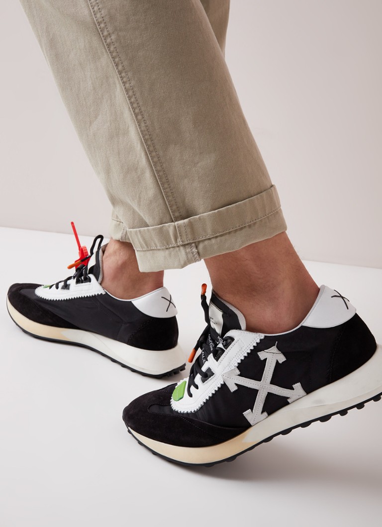 Off-White - Running sneaker met suède details  - Zwart - voorkant 