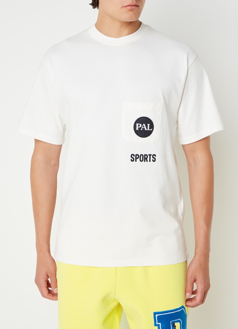 Geschiktheid arm opgroeien PAL Sporting Goods Broadcast T-shirt met borstzak en logoborduring •  Gebroken wit • de Bijenkorf