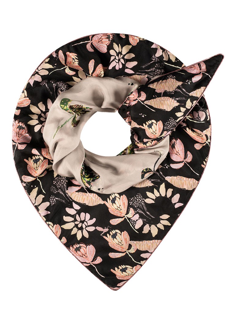 sla Weerkaatsing Hij POM Amsterdam Double Artichoke sjaal met bloemenprint 130 x 120 cm • Zwart  • de Bijenkorf