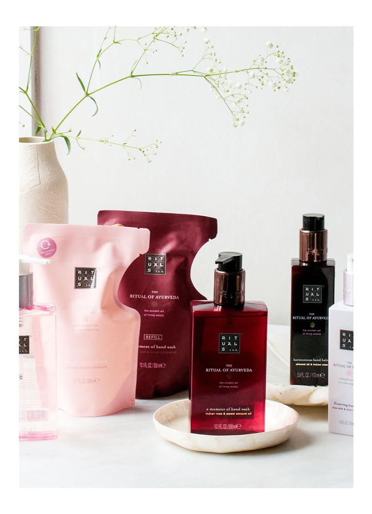 Op en neer gaan Nu duisternis Rituals The Ritual of Sakura Kitchen Box S - handverzorgingsset • de Bijenkorf Op en neer gaan Nu duisternis Rituals The Ritual of Sakura Kitchen Box S - handverzorgingsset • de Bijenkorf