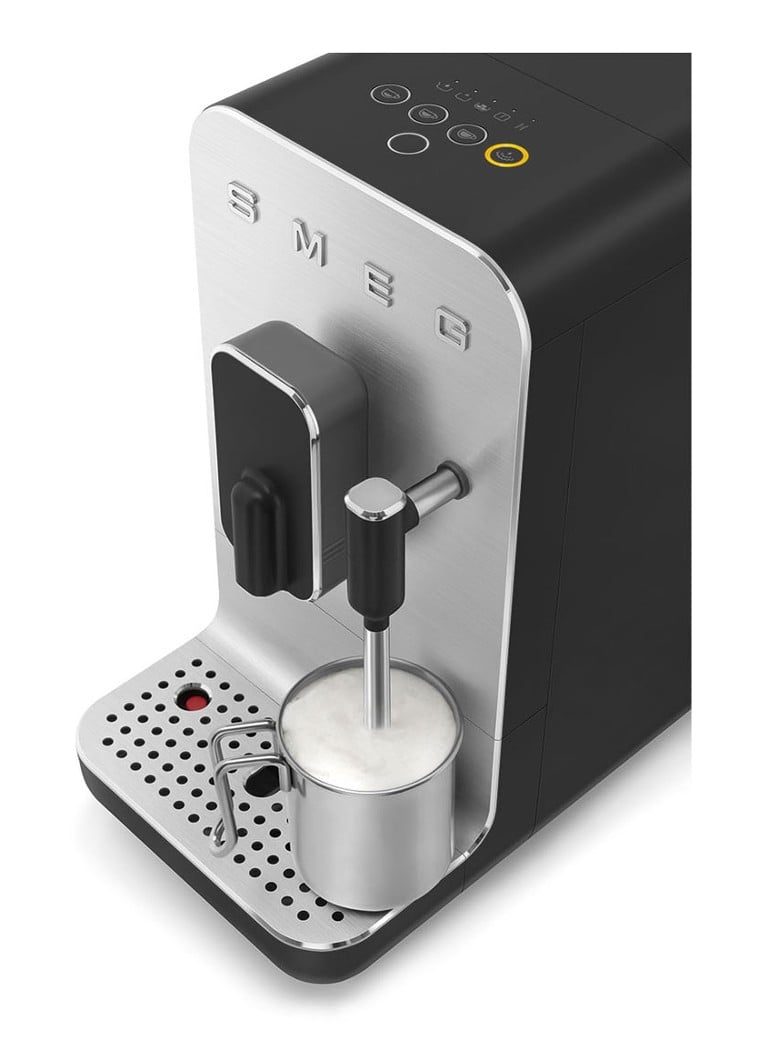 magnetron Tandheelkundig haat Smeg 50's Style Volautomatische koffiemachine BCC02BLMEU • Zwart • de  Bijenkorf