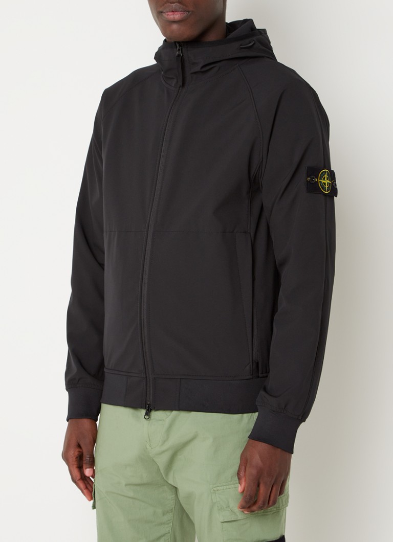 Stone Island Softshell jack met ritszakken en capuchon • Zwart • de Bijenkorf Stone Island Softshell jack met ritszakken en capuchon • Zwart • de Bijenkorf