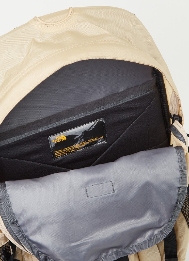 The North Face Hot Shot Rugzak Met 15 Inch Laptopvak Beige De Bijenkorf