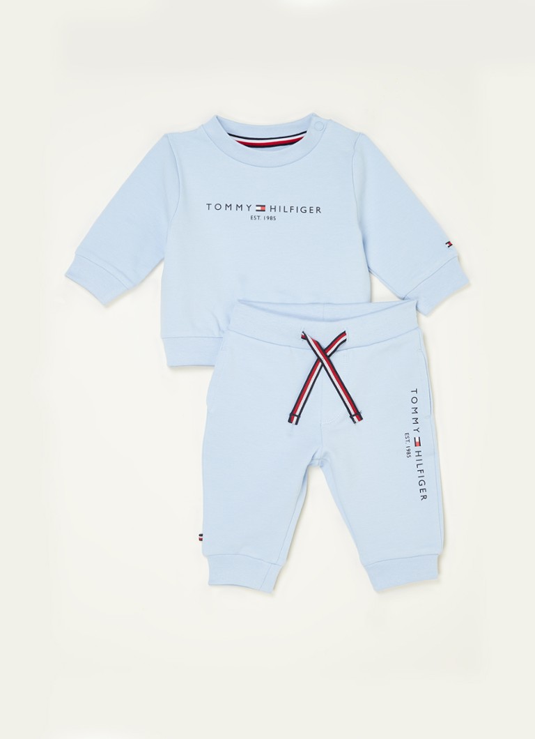 zuiverheid Bezet bijwoord Tommy Hilfiger Essential babyset met sweater en joggingbroek 2-delig •  Lichtblauw • de Bijenkorf