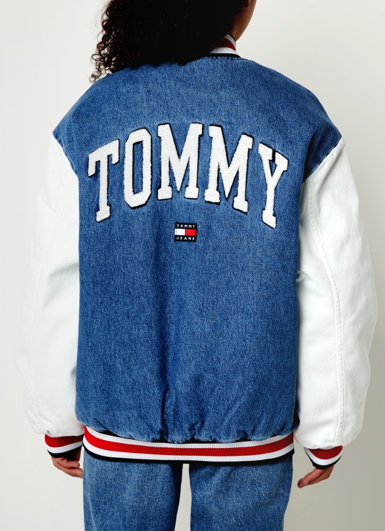 Tommy Hilfiger - Letterman oversized baseball jack van denim met patches - Jeans