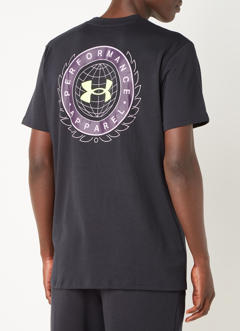 Under Armour Alma Mater Crest trainings Tshirt met front en backprint