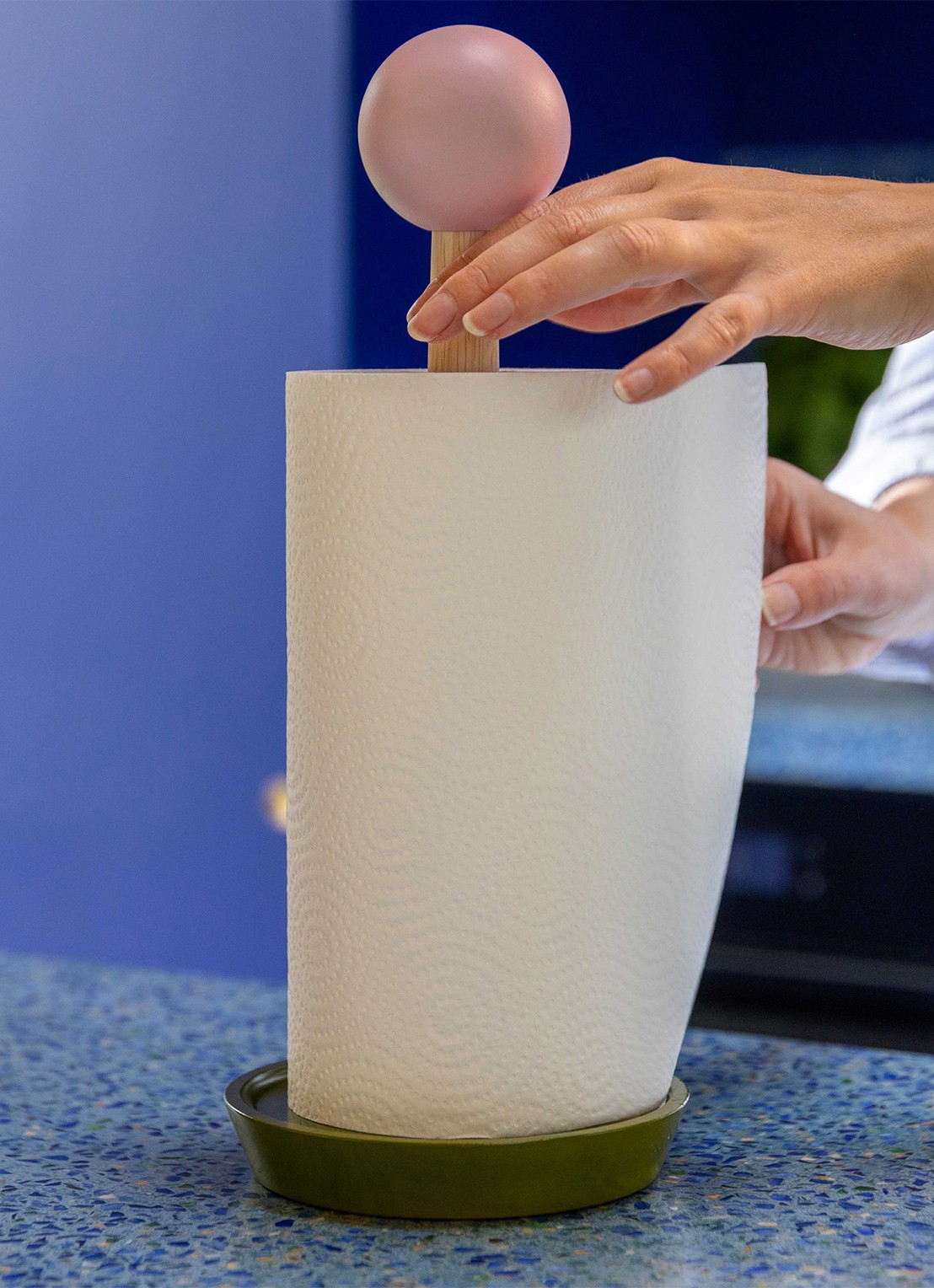 &Klevering Halma keukenrolhouder 35 cm - achterkant 2 legergroen