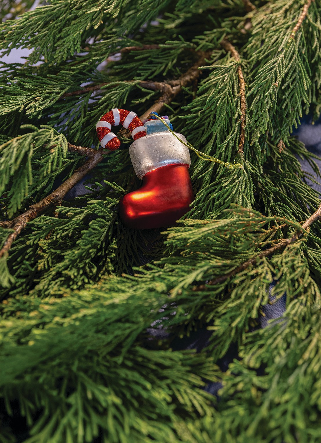 &Klevering Kerstsok kersthanger 7,5 cm - voorkant 2 rood