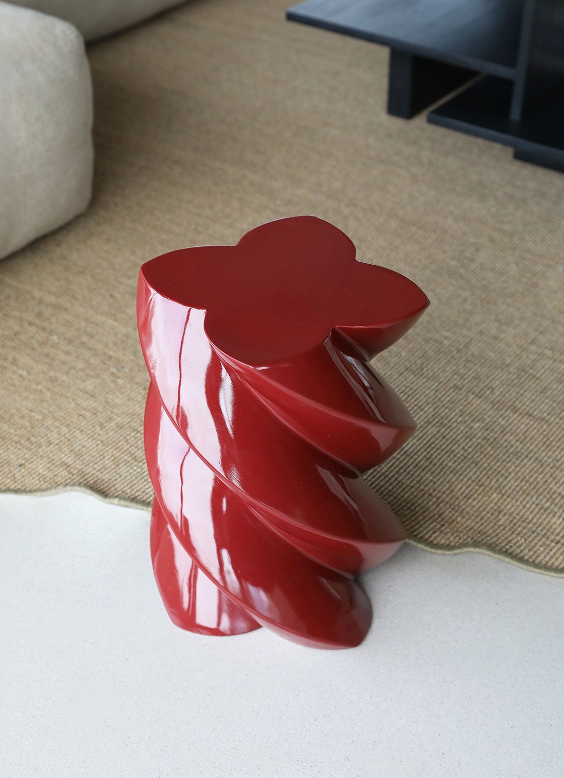 &Klevering Marshmellow bijzettafel 39,5 cm - voorkant 2 cranberryrood