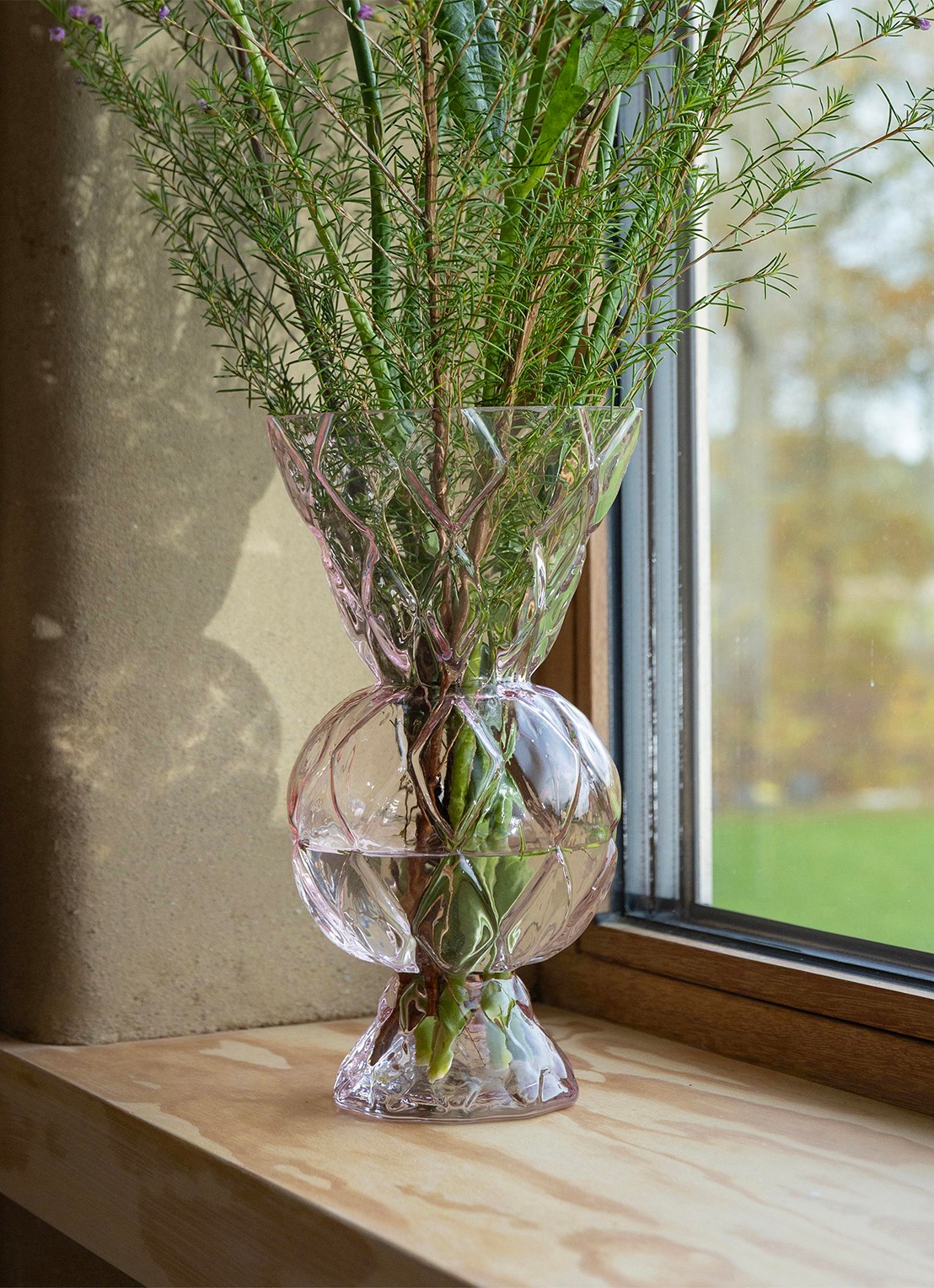 &Klevering Rhombic vaas 28,5 cm - voorkant 2 roze