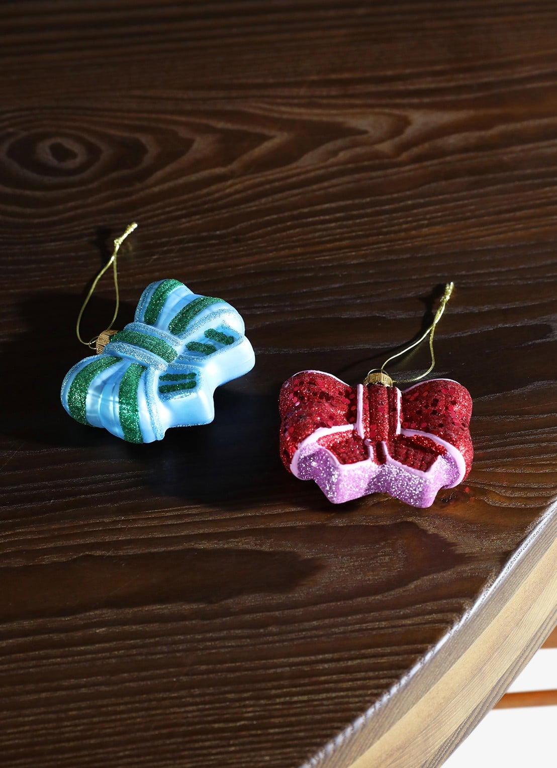 &Klevering Strikje kersthanger 8 cm - voorkant 2 rood