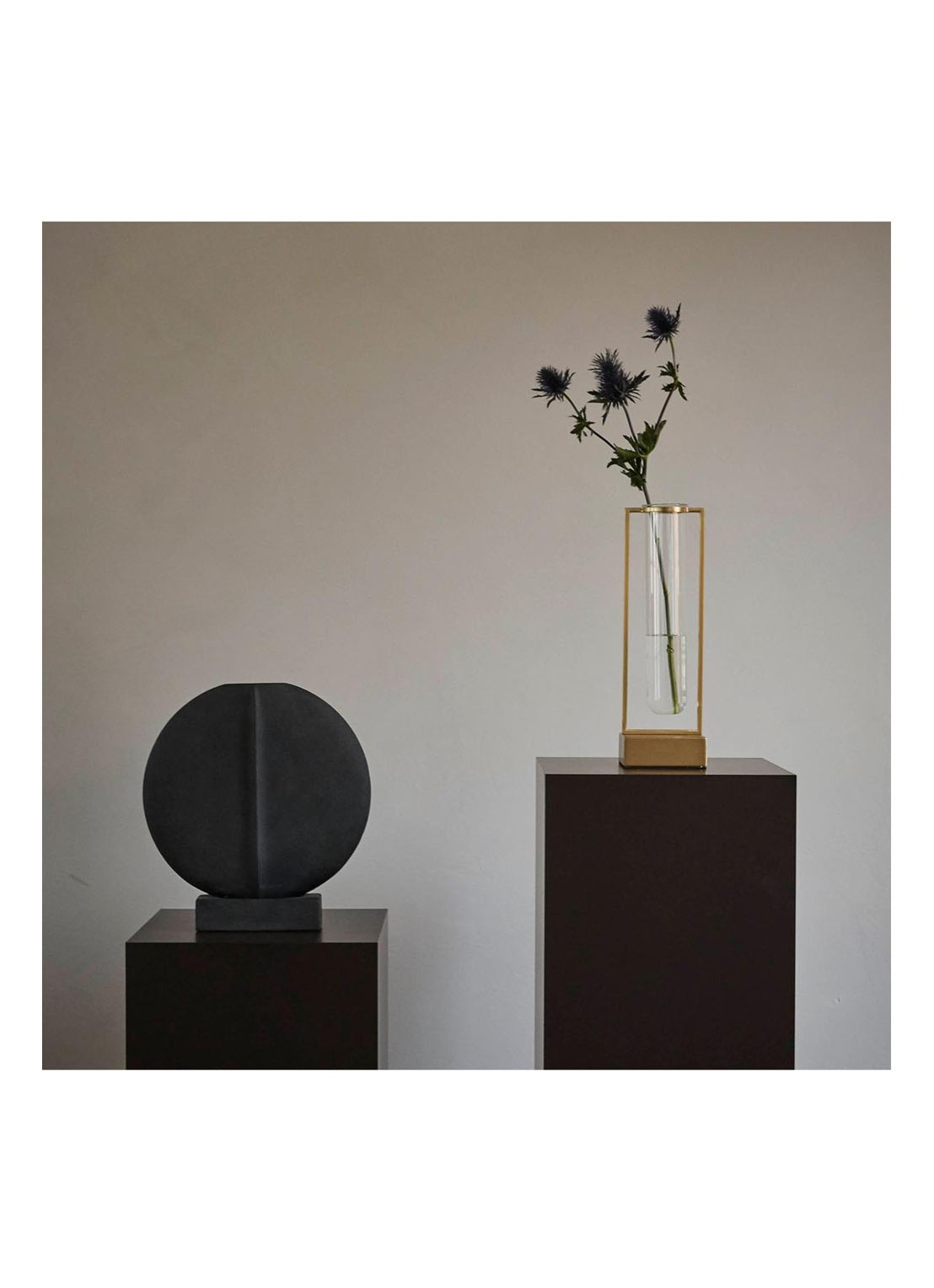 101 Copenhagen Guggenheim Mini vaas 32 cm - voorkant 2 zwart