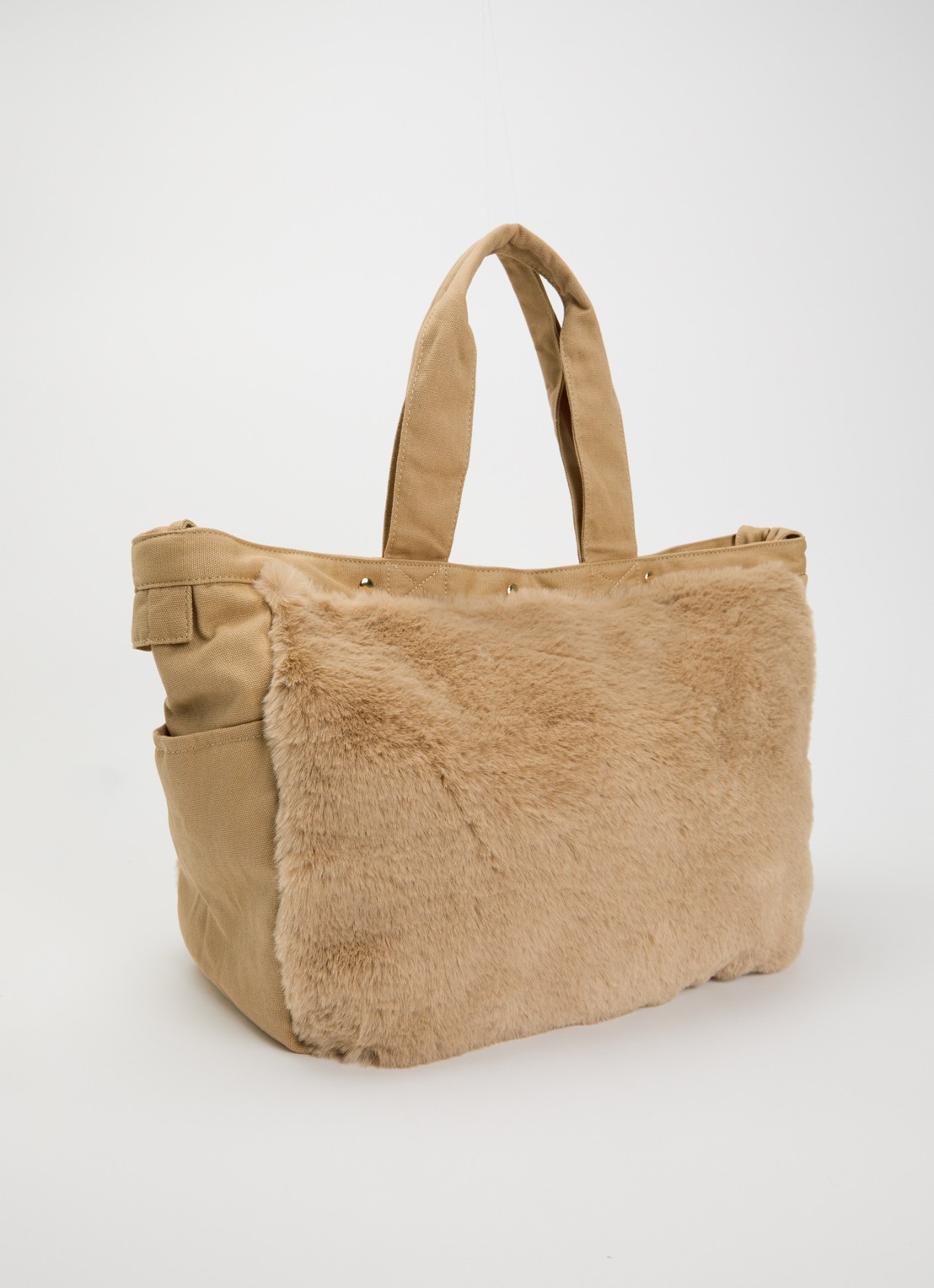 10DAYS Fluffy shopper met details van imitatiebont - achterkant zand