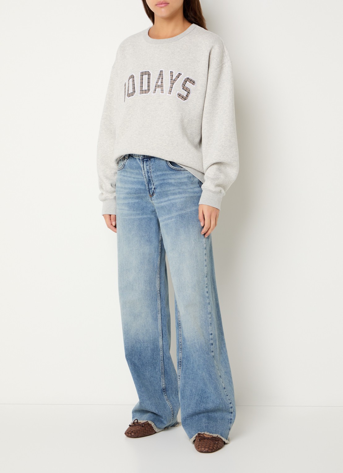 10DAYS Genell sweater met logopatch - voorkant 2 grijsmele