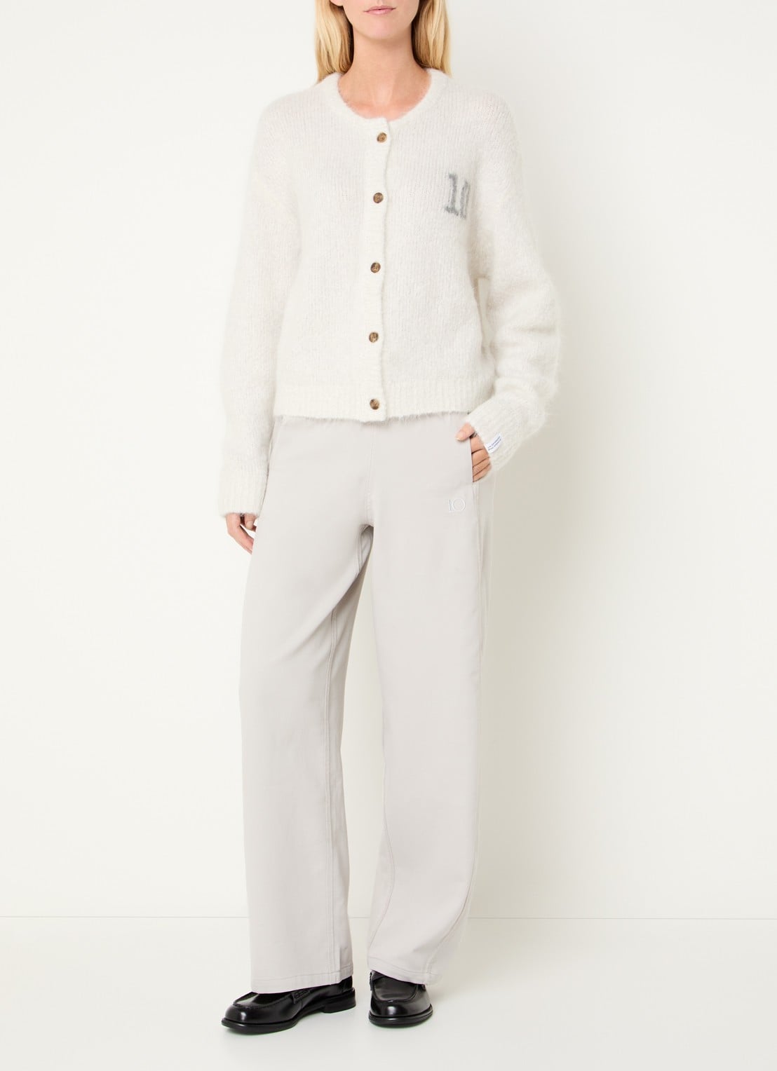10DAYS Grofgebreid vest in alpaca wolblend met ingebreid logo - voorkant 3 creme